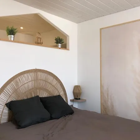 Au La Pree Oda ve Kahvaltı La Flotte